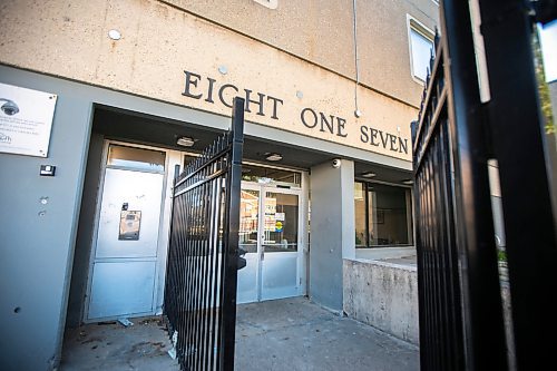 MIKAELA MACKENZIE / FREE PRESS
	
The apartment building at 817 Main Street, where police shot and killed a man, on Thursday, Oct. 3, 2024.

For Nicole story.
Winnipeg Free Press 2024