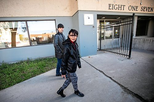 MIKAELA MACKENZIE / FREE PRESS
	
Sue Caribou and Carl Ullrich walk back into their apartment building at 817 Main Street, where police shot and killed a man, on Thursday, Oct. 3, 2024.

For Nicole story.
Winnipeg Free Press 2024