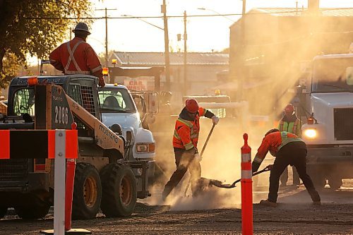 03102024
Workers continue with repaving work on 18th Street at Park Avenue as the sun comes up on Thursday morning. 
(Tim Smith/The Brandon Sun)