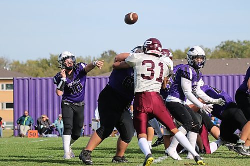 Vincent Massey's Coleton Malyon passes against the St. Paul's Crusaders during their Winnipeg High School Football League AAAA game at Doug Steeves Field on Friday. (Thomas Friesen/The Brandon Sun)