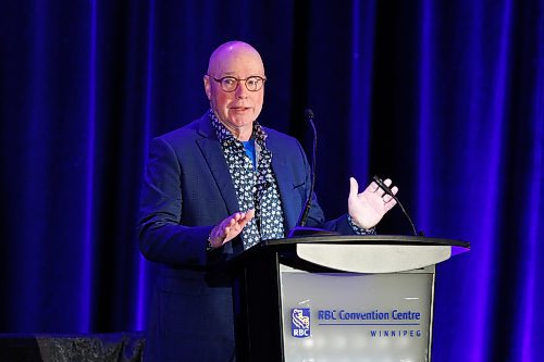 MIKE DEAL / FREE PRESS
Ray Wyant, Former Chief Justice, Provincial Court of Manitoba, speaks to about 400 attendees at the Retail Crime Summit that was held at the RBC Convention Centre Friday.
Reporter: Nicole Buffie
241004 - Friday, October 04, 2024.