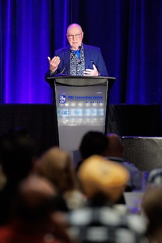 MIKE DEAL / FREE PRESS
Ray Wyant, Former Chief Justice, Provincial Court of Manitoba, speaks to about 400 attendees at the Retail Crime Summit that was held at the RBC Convention Centre Friday.
Reporter: Nicole Buffie
241004 - Friday, October 04, 2024.