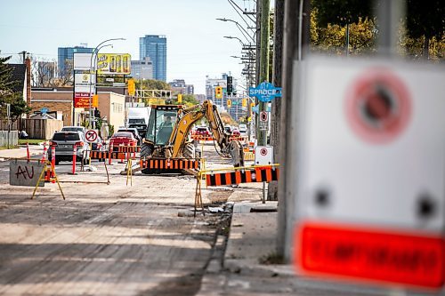 MIKAELA MACKENZIE / FREE PRESS
	
Construction on Ellice Avenue near Valour Road on Friday, Oct. 4, 2024.

For Joyanne story.
Winnipeg Free Press 2024