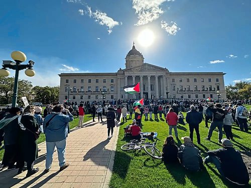 Hundreds gathered at a pro-Palestinian rally outside the Manitoba Legislature Saturday. (Mike Sudoma/Winnipeg Free Press)