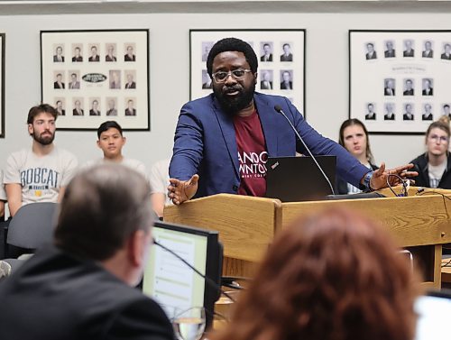 Emmanuel Ahaneku with Brandon Downtown Development Corporation makes a funding request of $25,000 to City Council during Monday’s regular meeting. (Michele McDougall/The Brandon Sun) 