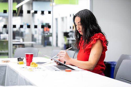 MIKAELA MACKENZIE / FREE PRESS
	
Maker-In-Residence Janet Murata paints in the IdeaMill at the Millennium Library on Monday, Oct. 7, 2024.

For AV story.
Winnipeg Free Press 2024