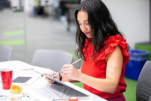 MIKAELA MACKENZIE / FREE PRESS
	
Maker-In-Residence Janet Murata paints in the IdeaMill at the Millennium Library on Monday, Oct. 7, 2024.

For AV story.
Winnipeg Free Press 2024