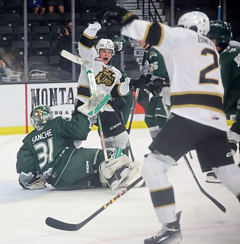 Easton Odut (39) and Ben Binder-Nord (20) of the Brandon Wheat Kings celebrate Binder-Nord's first-period goal. (Tim Smith/The Brandon Sun)