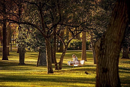 JOHN WOODS / WINNIPEG FREE PRESS
Caitlyn Bartisz reads a book as she enjoys the warm weather and fall colours at Kildonan Park in Winnipeg Tuesday, October 8, 2024. 

Reporter: s/u