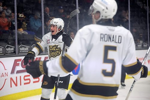 08102024
Easton Odut #39 and Dylan Ronald #5 of the Brandon Wheat Kings celebrate a goal by Ben Binder Nord #20 during WHL action against the Everett Silvertips at Westoba Place on Tuesday evening.
(Tim Smith/The Brandon Sun)