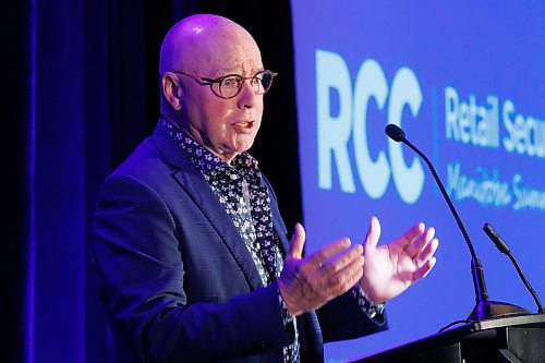 MIKE DEAL / FREE PRESS
Ray Wyant, Former Chief Justice, Provincial Court of Manitoba, speaks to about 400 attendees at the Retail Crime Summit that was held at the RBC Convention Centre Friday.
Reporter: Nicole Buffie
241004 - Friday, October 04, 2024.