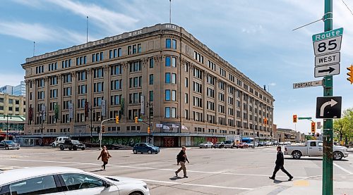 MIKE DEAL / FREE PRESS
Wehwehneh Bahgahkinahgohn, the old Bay building at Portage Avenue and Memorial Boulevard.
The federal government is providing an additional $30 million to support the bold redevelopment of the former downtown Hudson’s Bay Co. into a housing and cultural hub for Indigenous people.
240523 - Thursday, May 23, 2024.