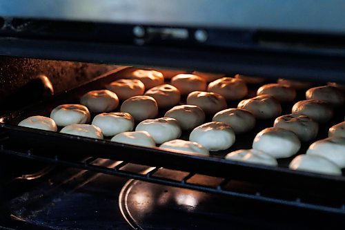 MIKE DEAL / FREE PRESS
Buns go into the oven.
Deb Rogalsky, founder of Deb's Meat Buns, runs her home-based enterprise out of a commercial kitchen attached to her home in Landmark, Manitoba. 
She bakes as many as 300 dozen meat buns a week.
She turns out over a dozen varieties of meat buns, or perishky, including pulled pork, buffalo chicken and taco - as well as one called the Original (ground beef, onions, mashed potatoes) based on a recipe developed by Deb's mom, decades ago. 
Reporter: Dave Sanderson
241009 - Wednesday, October 09, 2024.