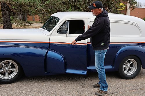 Darrell Tomiski points to the front fender of his 1948 Chevrolet Sedan Delivery. Both front fenders move when the driver and passenger doors are opened. (Michele McDougall/The Brandon Sun)  
