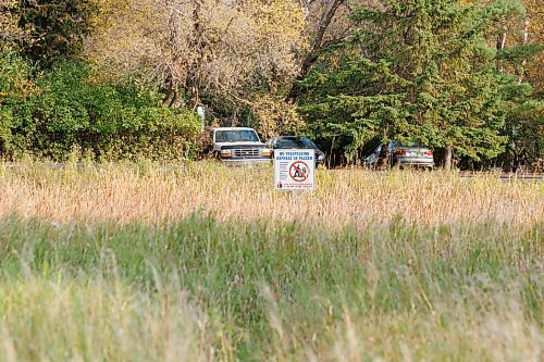 MIKE DEAL / FREE PRESS
A no trespassing sign in a field on the Canadian side of the border near the old border crossing in Emerson, MB, Thursday morning.
Manitoba RCMP officers and agents from United States Border Patrol met first in Pembina, North Dakota and then at Emerson, MB, Thursday morning, to talk about border safety and showcase some of the equipment used in preventing border incursions.
Reporter: Erik Pindera
241010 - Thursday, October 10, 2024.