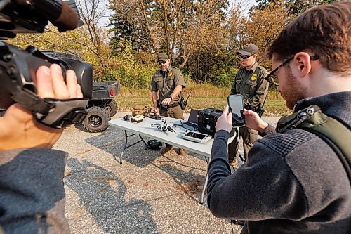 MIKE DEAL / FREE PRESS
Acting Supervisory Border Patrol Agent
Chris Oliver, during a show-and-tell of some specialized night-vision scopes and drones at the old border crossing in Emerson, MB, Thursday morning.
Manitoba RCMP officers and agents from United States Border Patrol met first in Pembina, North Dakota and then at Emerson, MB, Thursday morning, to talk about border safety and showcase some of the equipment used in preventing border incursions.
Reporter: Erik Pindera
241010 - Thursday, October 10, 2024.