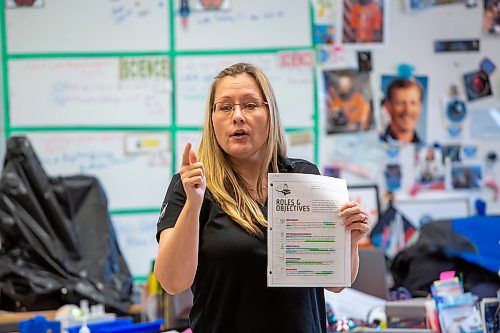 BROOK JONES / FREE PRESS
Grade 7 and 8 science, technology, engineering and math teacher Maria Nickel is pictured giving instructions to students at &#xc9;cole Stonewall Centennial School in Stonewall, Man., Thursday, Oct. 10, 2024. The 54-year-old teaches STEM 8 Option students about the Canadian Space Agency's Rover Driving Academy with the company's mission control. Student teams were able to command via a remote computer accesss program a rover on a simulated lunar surface that the Canaidan Space Agency is developing in Longueil, Que., to go to the moon's surface.