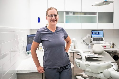 MIKAELA MACKENZIE / FREE PRESS
	
Dentist Carolyn Roberston at Harte Dental on Thursday, Oct. 10, 2024.

For AV story.
Winnipeg Free Press 2024