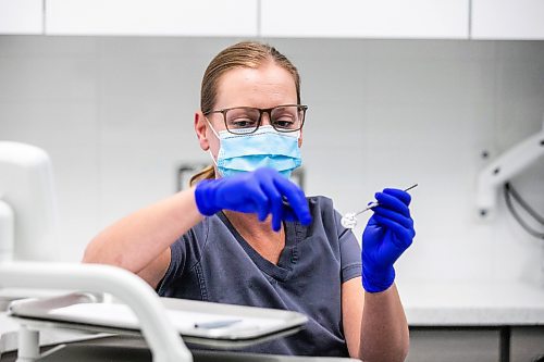 MIKAELA MACKENZIE / FREE PRESS
	
Dentist Carolyn Roberston at Harte Dental on Thursday, Oct. 10, 2024.

For AV story.
Winnipeg Free Press 2024