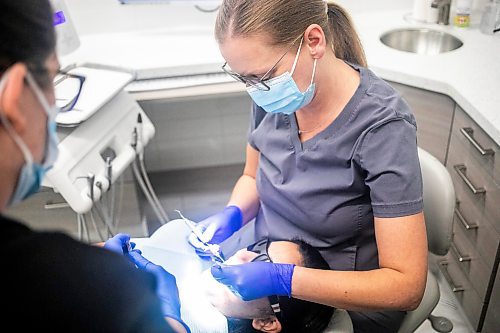 MIKAELA MACKENZIE / FREE PRESS
	
Dentist Carolyn Roberston (right) and dental assistant Kaylen Wallbridge demonstrate their craft on administrator Mameet Kaur at Harte Dental on Thursday, Oct. 10, 2024.

For AV story.
Winnipeg Free Press 2024