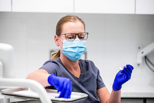 MIKAELA MACKENZIE / FREE PRESS
	
Dentist Carolyn Roberston at Harte Dental on Thursday, Oct. 10, 2024.

For AV story.
Winnipeg Free Press 2024