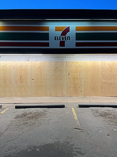 Russell Wangersky/Free Press
Boarded-up 7/Eleven on Mountain Ave. at McPhillips Street.