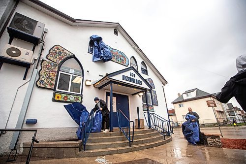 MIKAELA MACKENZIE / FREE PRESS

A new tile mural is unveiled at Rossbrook House on Thursday, May 2, 2024. The children and youth decided on floral designs along with children playing to adorn the tops of two front windows and a soaring eagle embracing seven children to adorn the top of the peak facing Ross Avenue.


Standup.