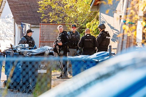 MIKE DEAL / FREE PRESS
Winnipeg Police Service tactical unit along with the armoured truck, drone operators and K9 units surround a house at 781 Flora Avenue to serve a search warrant early Friday morning. An ambulance and two Animal Services vans were on the scene as well.
241011 - Friday, October 11, 2024.