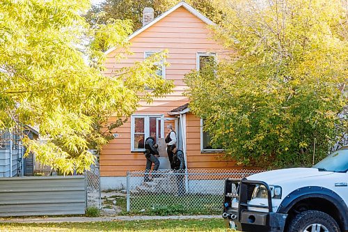 MIKE DEAL / FREE PRESS
Winnipeg Police Service tactical unit along with the armoured truck, drone operators and K9 units surround a house at 781 Flora Avenue to serve a search warrant early Friday morning. An ambulance and two Animal Services vans were on the scene as well.
241011 - Friday, October 11, 2024.