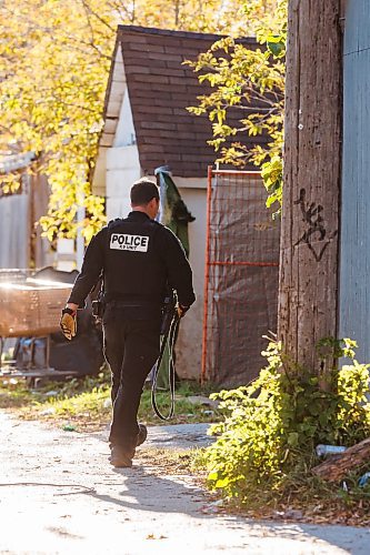 MIKE DEAL / FREE PRESS
Winnipeg Police Service tactical unit along with the armoured truck, drone operators and K9 units surround a house at 781 Flora Avenue to serve a search warrant early Friday morning. An ambulance and two Animal Services vans were on the scene as well.
241011 - Friday, October 11, 2024.