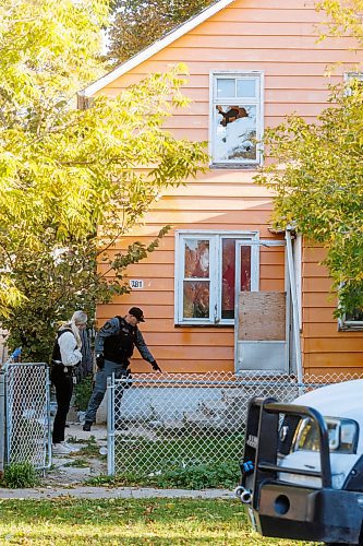 MIKE DEAL / FREE PRESS
WPS officers at a scene after they gained entry by using smoke grenades to break windows and a drone to survey as much of the inside of the house as they could.
Winnipeg Police Service tactical unit along with the armoured truck, drone operators and K9 units surround a house at 781 Flora Avenue to serve a search warrant early Friday morning. An ambulance and two Animal Services vans were on the scene as well.
241011 - Friday, October 11, 2024.