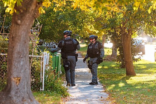 MIKE DEAL / FREE PRESS
Winnipeg Police Service tactical unit along with the armoured truck, drone operators and K9 units surround a house at 781 Flora Avenue to serve a search warrant early Friday morning. An ambulance and two Animal Services vans were on the scene as well.
241011 - Friday, October 11, 2024.