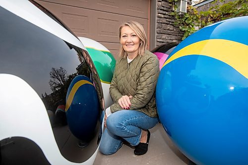 BROOK JONES/FREE PRESS
Erica Swendrowski is pictured with giant fibreglass marbles in her driveway in Winnipeg, Man., Thursday, Oct. 10, 2024. The local artist and landscape dsesigner is refurbishing the marbles she created as a public art piece dubbed Marbles at Mayfair which is a City of Winnipeg Public Art Collection.