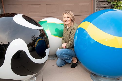 BROOK JONES/FREE PRESS
Erica Swendrowski is pictured with giant fibreglass marbles in her driveway in Winnipeg, Man., Thursday, Oct. 10, 2024. The local artist and landscape dsesigner is refurbishing the marbles she created as a public art piece dubbed Marbles at Mayfair which is a City of Winnipeg Public Art Collection.