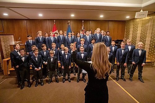 BROOK JONES/FREE PRESS
The Winnipeg Boys Choir is celebrating its centennial this year. Pictured. The vivo and contino choruses of the Winnipeg Boys Choir sing Ad Astra by Jacob Narverud as artistic director Carolyn Boyes leads the group of singers at Government House in Winnipeg, Man., Thursday, Oct. 10, 2024. The local choir performed for Lt.-Gov. Anita Neville in celebration of their centennial milestone.