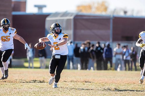 MIKAELA MACKENZIE / FREE PRESS
	
Dakota Lancer Lucas Yanchishyn (2) throws the ball in a game against the Elmwood Giants at Elmwood High School on Friday, Oct. 11, 2024.

For sports story.
Winnipeg Free Press 2024