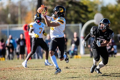 MIKAELA MACKENZIE / FREE PRESS
	
The Dakota Lancers play the Elmwood Giants at Elmwood High School on Friday, Oct. 11, 2024.

For sports story.
Winnipeg Free Press 2024