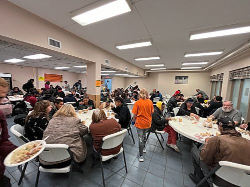 Gabrielle Piché / FREE PRESS
Union Gospel Mission held two rounds of Thanksgiving lunch, serving more than 200 people.

