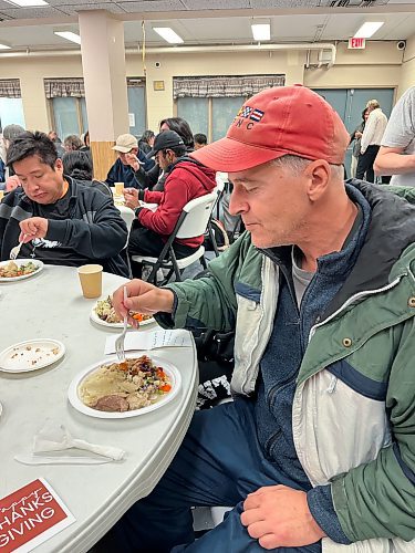 Gabrielle Piché / FREE PRESS
Jeffrey Richardson dines at Union Gospel Mission’s Thanksgiving lunch Saturday.