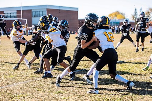 MIKAELA MACKENZIE / FREE PRESS
	
The Dakota Lancers play the Elmwood Giants at Elmwood High School on Friday, Oct. 11, 2024.

For sports story.
Winnipeg Free Press 2024