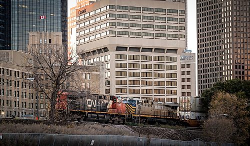 JOHN WOODS / FREE PRESS
A train passes downtown Winnipeg Monday, October 14, 2024. 

Reporter: ?