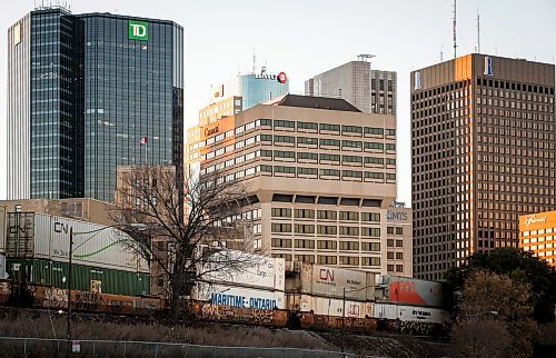 JOHN WOODS / FREE PRESS
A train passes downtown Winnipeg Monday, October 14, 2024. 

Reporter: ?