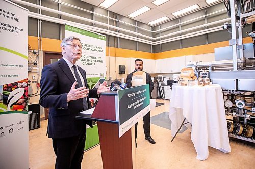 MIKAELA MACKENZIE / FREE PRESS
Terry Duguid, MP for Winnipeg South, announces investments in Canadian cereals at the Cereals Canada Pasta Lab on Tuesday, Oct. 15, 2024.
For Martin Cash story.
Winnipeg Free Press 2024