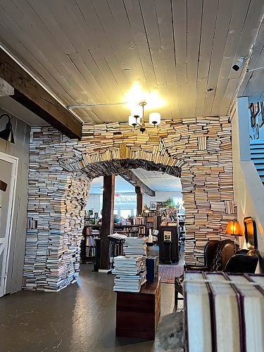 NADYA PANKIW / FREE PRESS
A massive archway made of books connects Old New River Books to Cambria Station Antiques. 