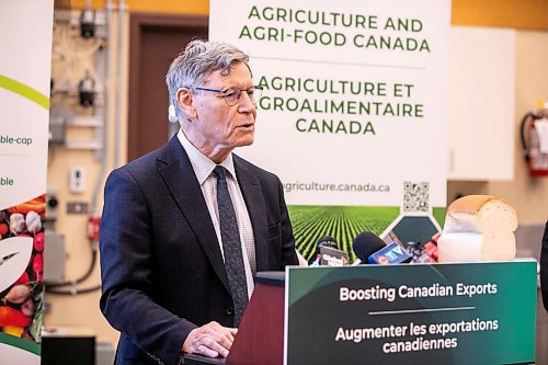 MIKAELA MACKENZIE / FREE PRESS
Terry Duguid, MP for Winnipeg South, announces investments in Canadian cereals at the Cereals Canada Pasta Lab on Tuesday, Oct. 15, 2024.
For Martin Cash story.
Winnipeg Free Press 2024