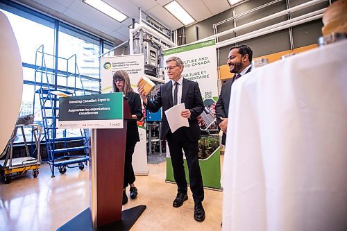 MIKAELA MACKENZIE / FREE PRESS
	
Elaine Sopiwnyk, VP of technical services at Cereals Canada (left), Terry Duguid, MP for Winnipeg South, and Dean Dias, CEO of Cereals Canada, announce investments in Canadian cereals at the Cereals Canada Pasta Lab on Tuesday, Oct. 15, 2024.

For Martin Cash story.
Winnipeg Free Press 2024