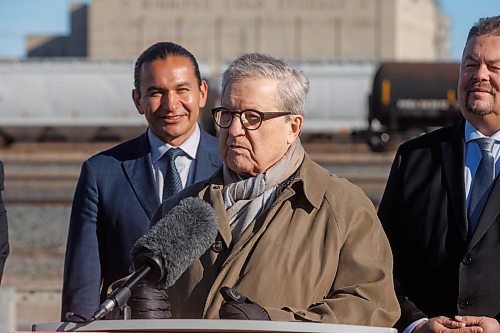 MIKE DEAL / FREE PRESS
Premier Wab Kinew announces that his government has selected selecting Lloyd Axworthy as study lead to determine the feasibility of relocating Winnipeg&#x2019;s rail lines, during a press conference at the edge of the Canadian Pacific Railway rail yards, Tuesday morning.
Reporter: Chris Kitching
241015 - Tuesday, October 15, 2024.