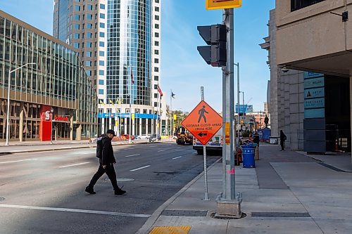 MIKE DEAL / FREE PRESS
Some signs and street cones are being staged, not quite set up, around northbound Main Street just south of Portage Avenue, Tuesday over the noon hour.
241016 - Wednesday, October 16, 2024.