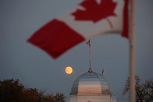 15102024
An almost full moon rises in the east framed by the Dome Building and a Canadian flag at the Keystone Centre on Wednesday evening. 
(Tim Smith/The Brandon Sun) 