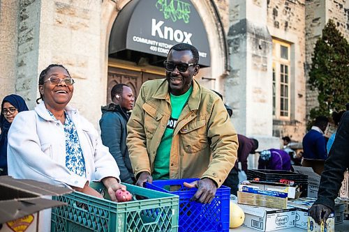 MIKAELA MACKENZIE / FREE PRESS
	
Elaine Dukuly (left) and Raymond Ngarboui distribute food outside of Knox United Church on Friday, Oct. 11, 2024.

For Conrad Sweatman story.
Winnipeg Free Press 2024